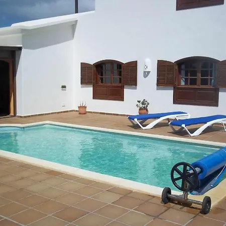 Playa Blanca Sleeps 6 Pool Wifi Villa Playa Blanca (Lanzarote)